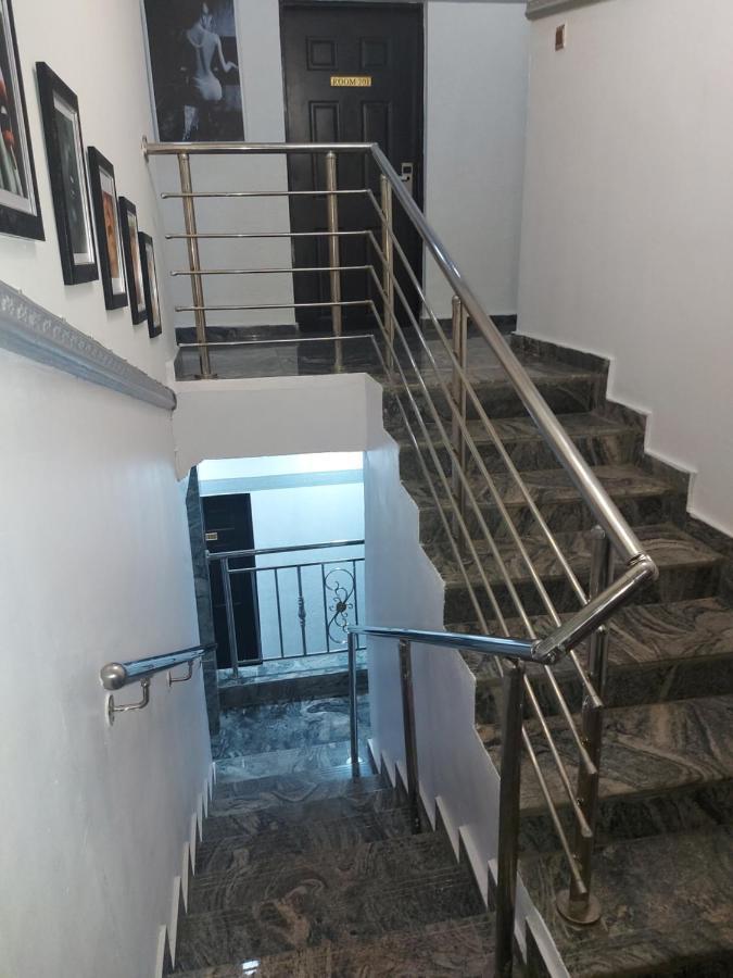 Rush Hotel & Apartments Лаґос Екстер'єр фото