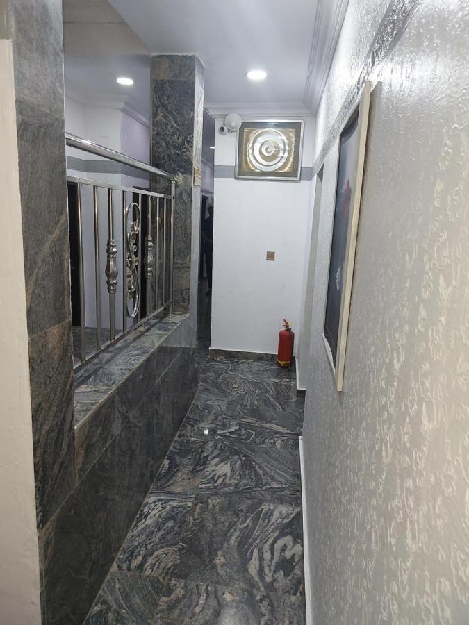Rush Hotel & Apartments Лаґос Екстер'єр фото