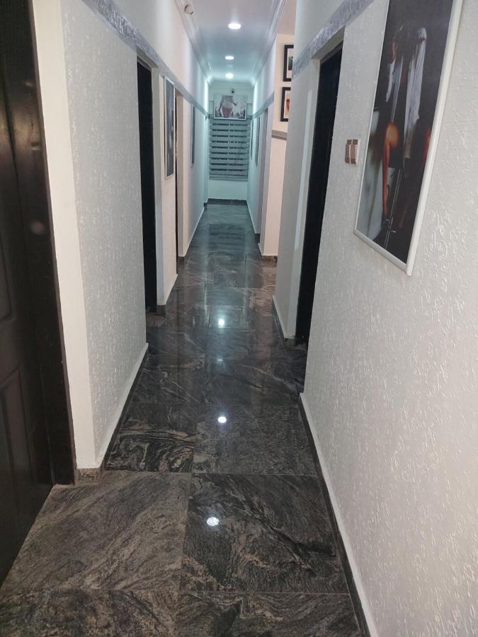 Rush Hotel & Apartments Лаґос Екстер'єр фото