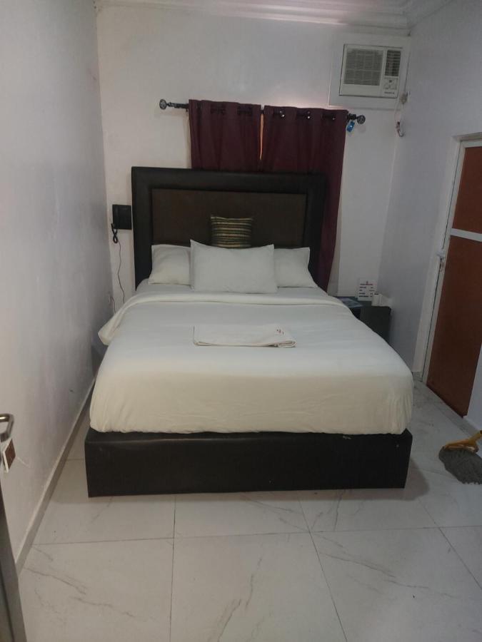 Rush Hotel & Apartments Лаґос Екстер'єр фото
